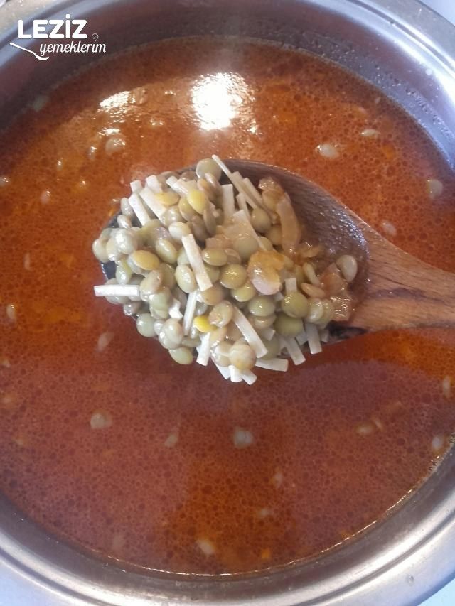 Erişteli Yeşil Mercimek Çorbası