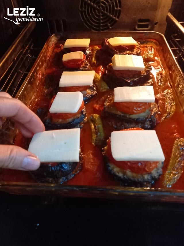 Kaşarlı Etli Fırında Bostan Patlıcanı