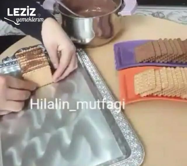 İki Renkli Bisküvi Pastası Tarifi