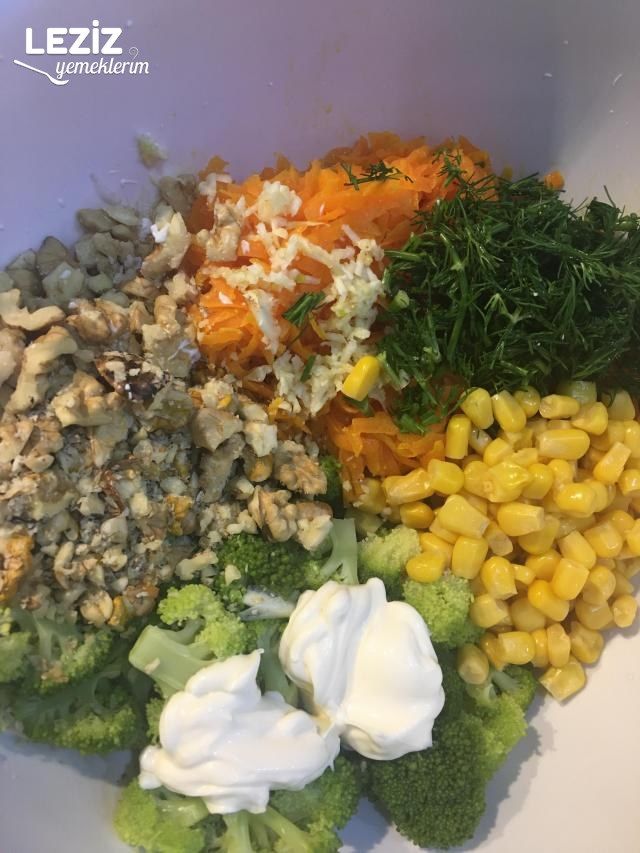 Havuçlu Mısırlı Brokoli Salatası