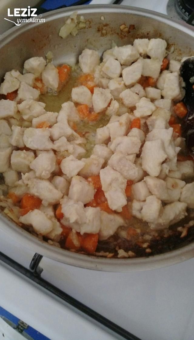 Nefis Tavuklu Şehriye Pilavı