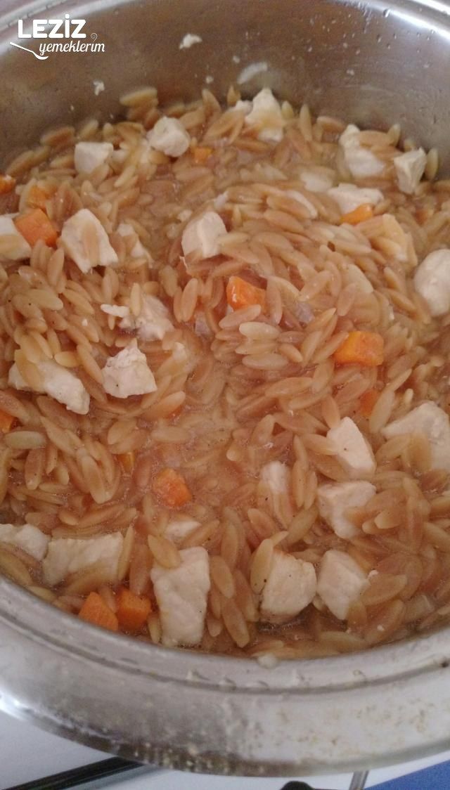 Nefis Tavuklu Şehriye Pilavı