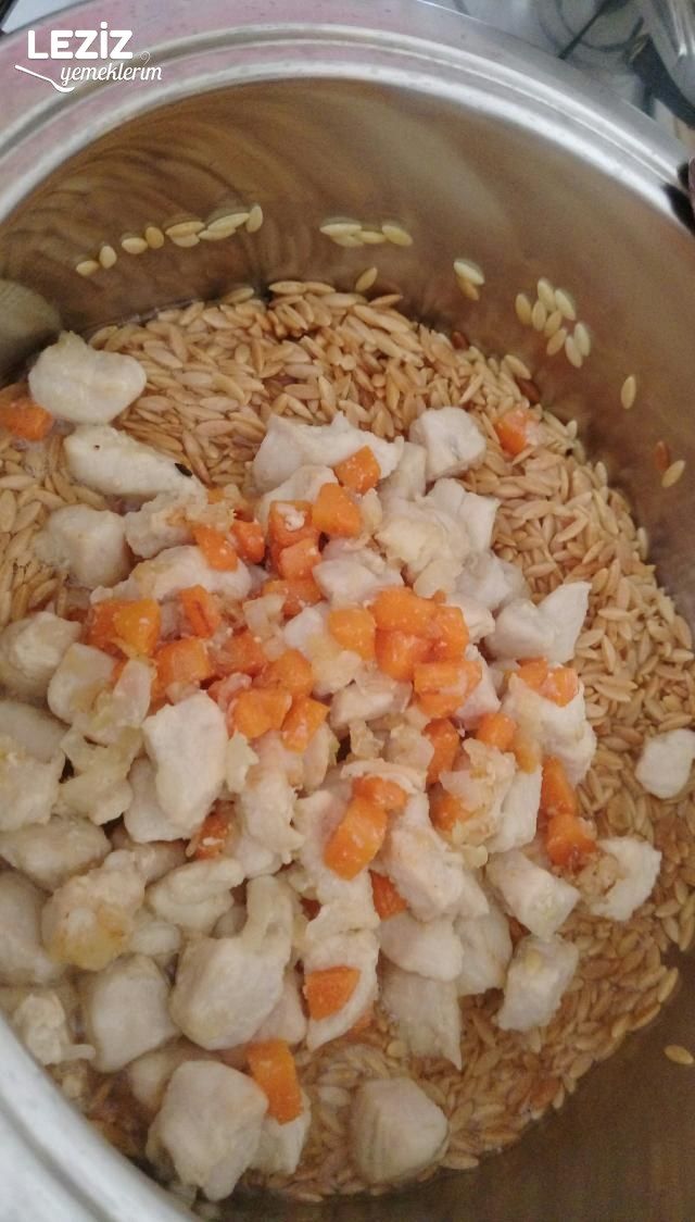 Nefis Tavuklu Şehriye Pilavı