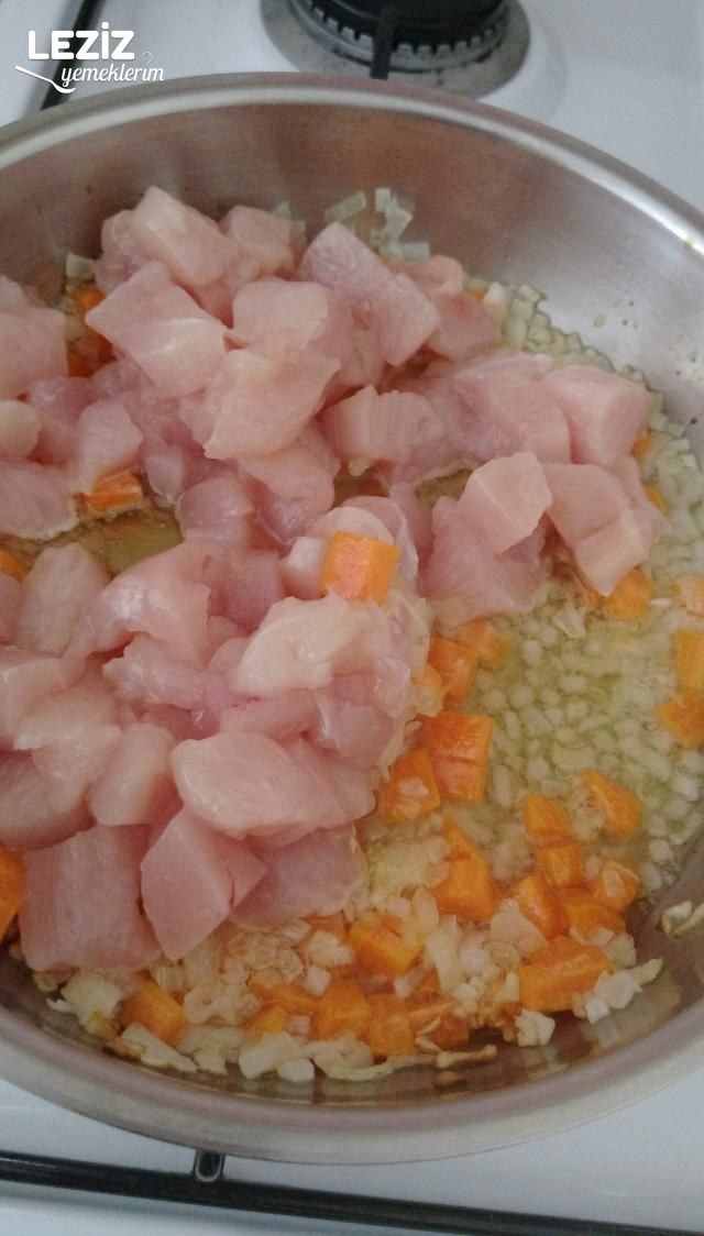 Nefis Tavuklu Şehriye Pilavı