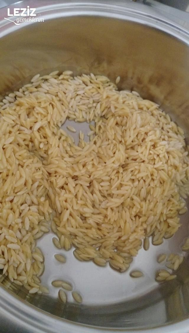 Nefis Tavuklu Şehriye Pilavı