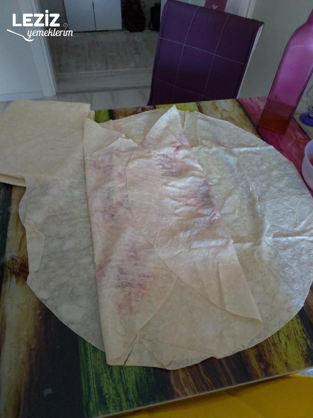 Kaşarlı Domatesli Gözleme (Tavada)