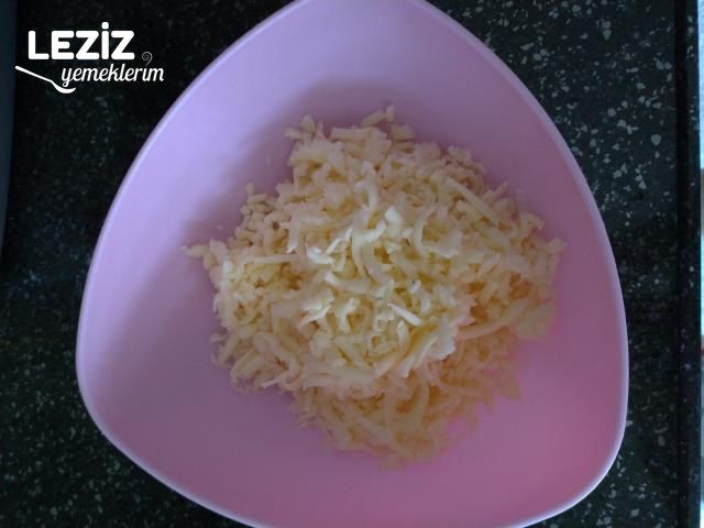 Kaşarlı Domatesli Gözleme (Tavada)