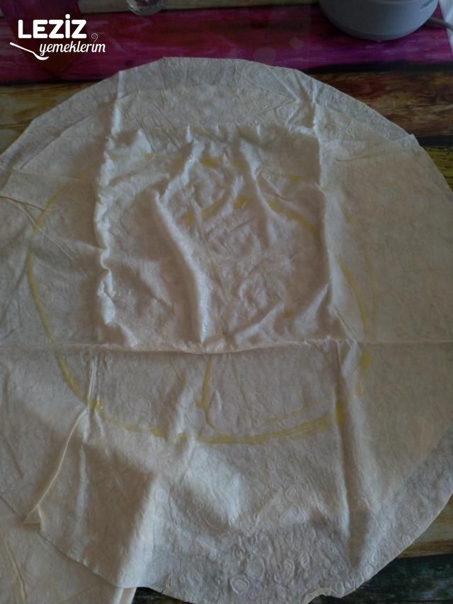 Kaşarlı Domatesli Gözleme (Tavada)