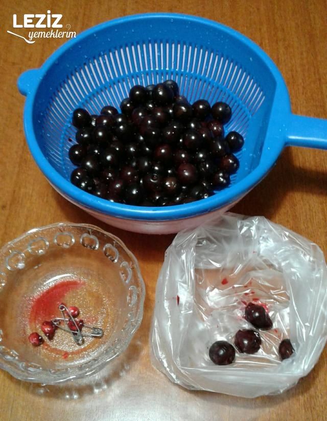 Çengelli İğne İle Kolay Vişne Ayıklamak