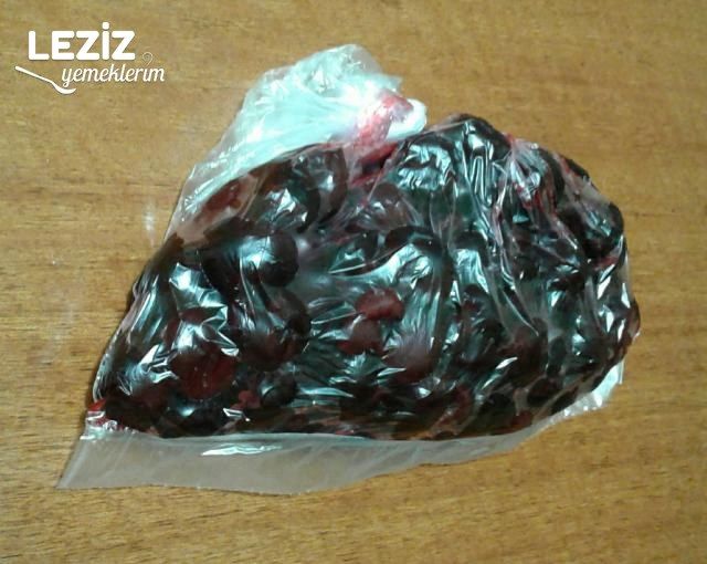 Çengelli İğne İle Kolay Vişne Ayıklamak