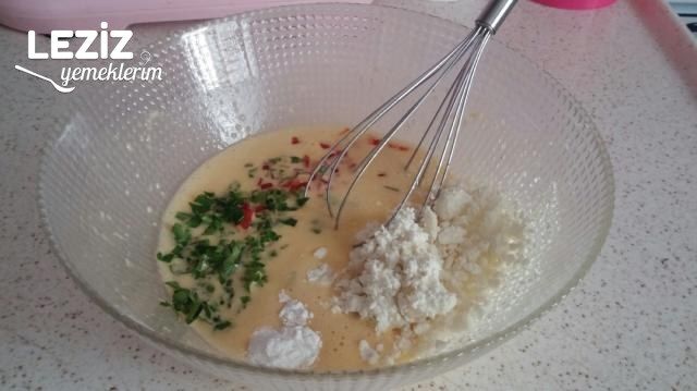 Sebzeli Peynirli Omlet Böreği
