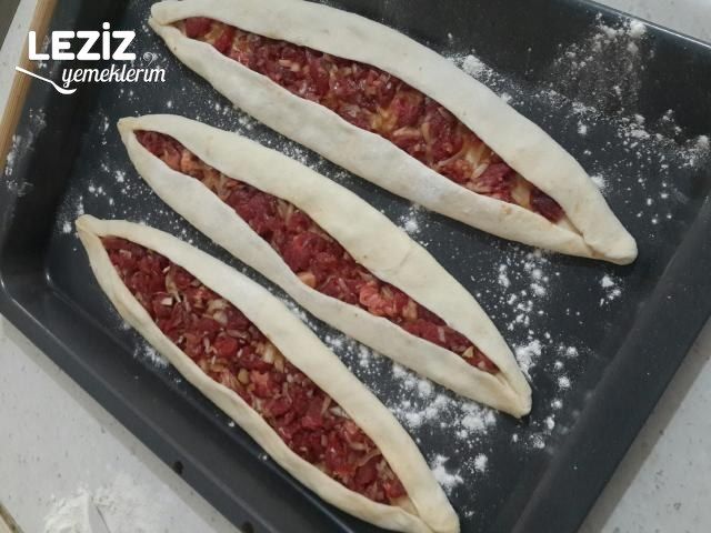 Nefis Kuşbaşılı Kaşarlı Pide