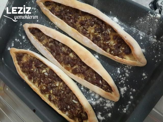 Nefis Kuşbaşılı Kaşarlı Pide