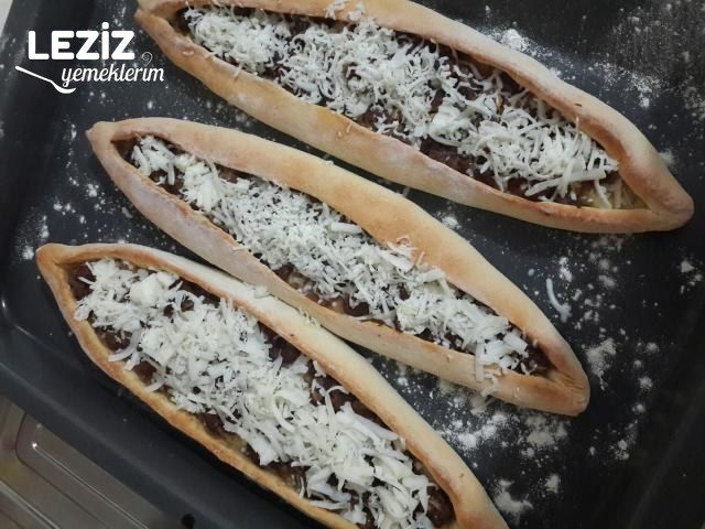 Nefis Kuşbaşılı Kaşarlı Pide