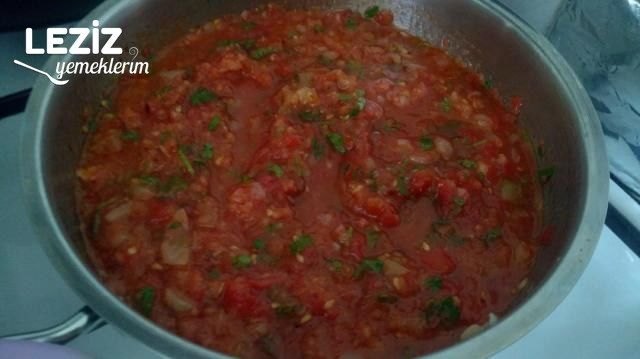 Domates Soslu Makarna Nasıl Yapılır