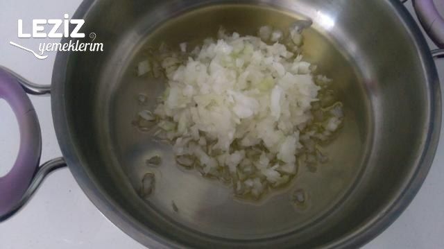 Domates Soslu Makarna Nasıl Yapılır