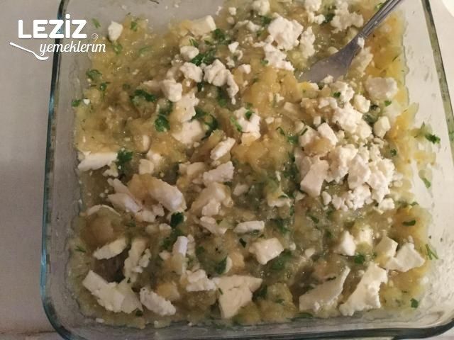 Peynirli Közlenmiş Patlıcan Salatası