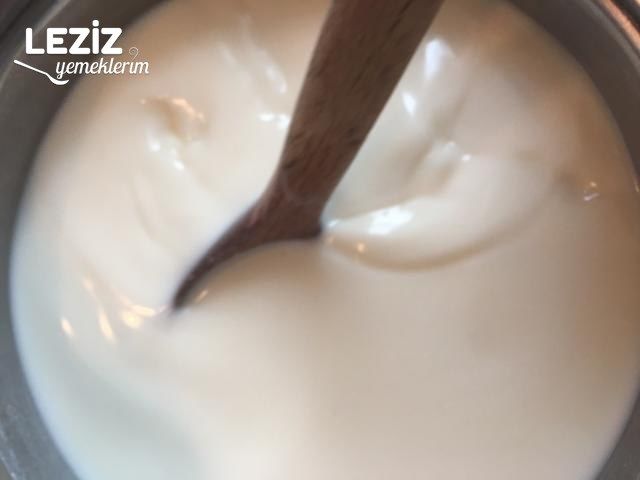 Kavrulmuş Şehriyeli Yoğurt Çorbası