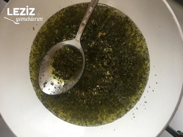 Kavrulmuş Şehriyeli Yoğurt Çorbası