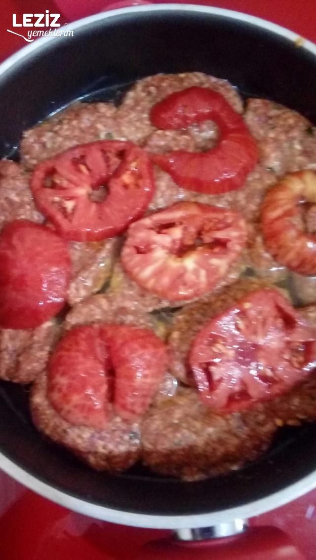 Salçalı Köfte (Birde Bu Şekilde Deneyin)