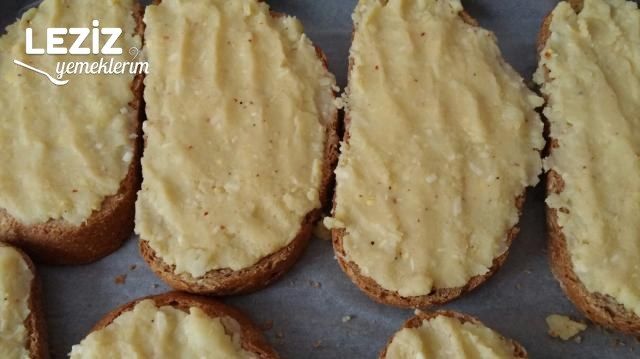 Fırında Kahvaltıya Lezzetli Patatesli Ekmekler