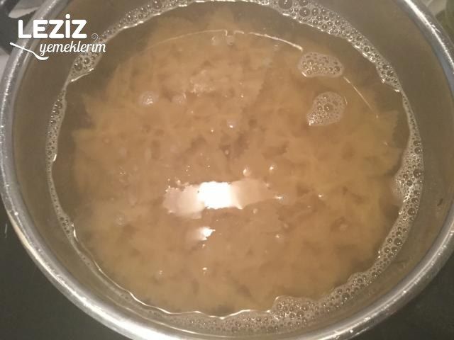 Tavada Makarna Böreği Nasıl Yapılır