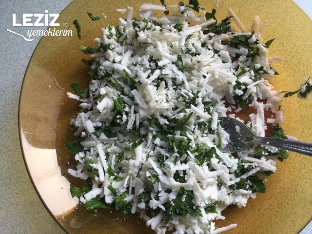 Tavada Makarna Böreği Nasıl Yapılır