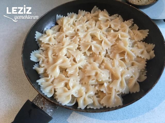 Tavada Makarna Böreği Nasıl Yapılır