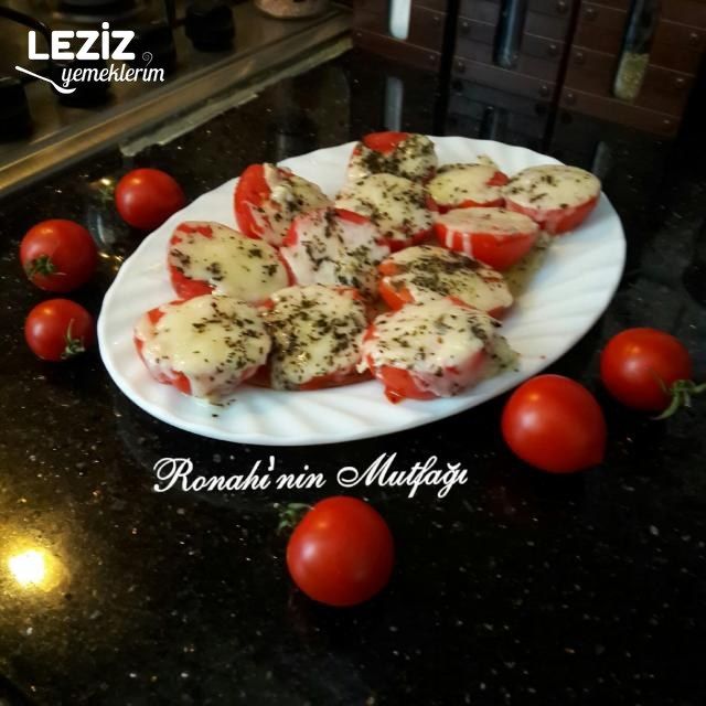 Fesleğenli Kaşarlı Domates