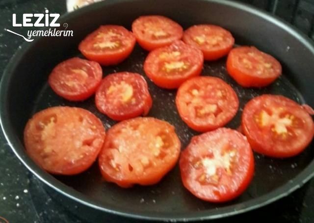 Fesleğenli Kaşarlı Domates