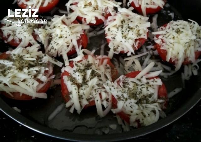 Fesleğenli Kaşarlı Domates