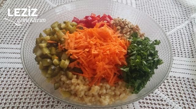 Zeytinyağlı Buğday Salatası