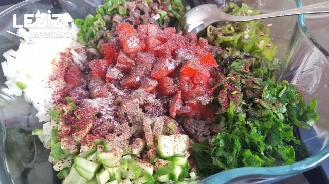 5 Dk’da Nefis Kebapçı Salatası