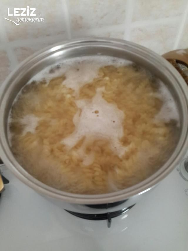 Yoğurtlu Makarna Salatası