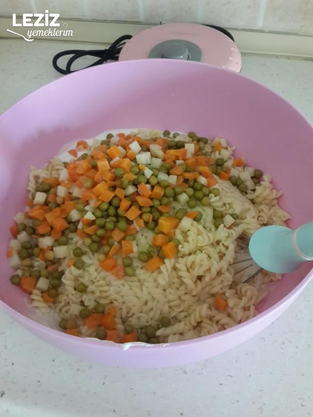 Yoğurtlu Makarna Salatası