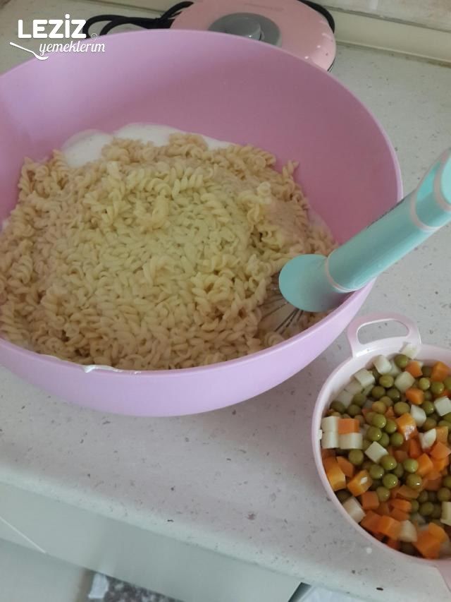 Yoğurtlu Makarna Salatası