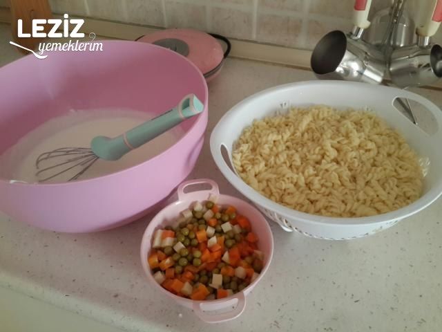 Yoğurtlu Makarna Salatası