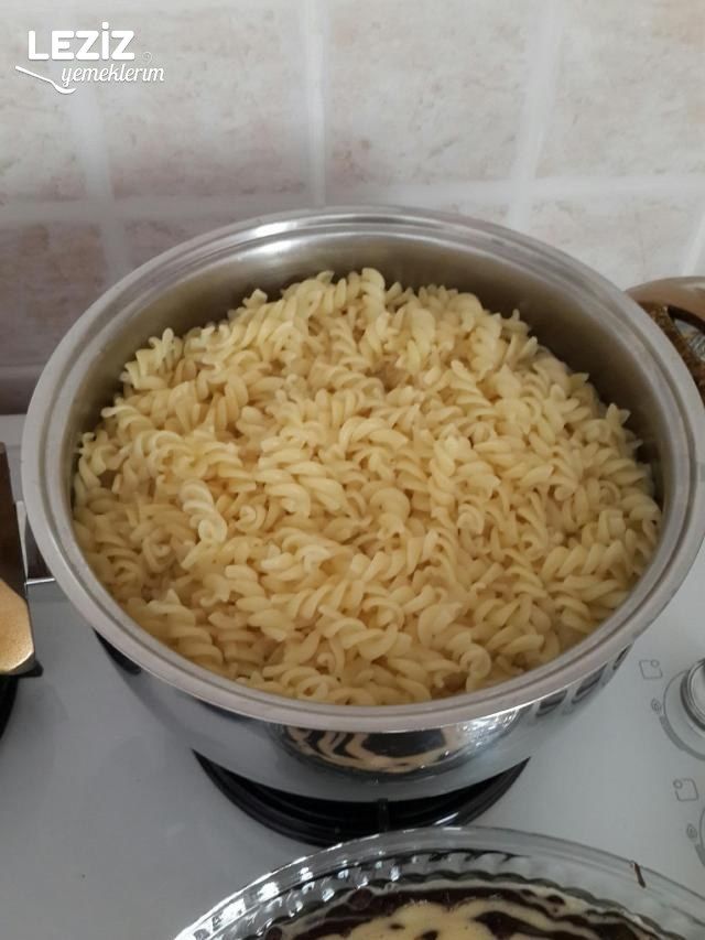 Yoğurtlu Makarna Salatası