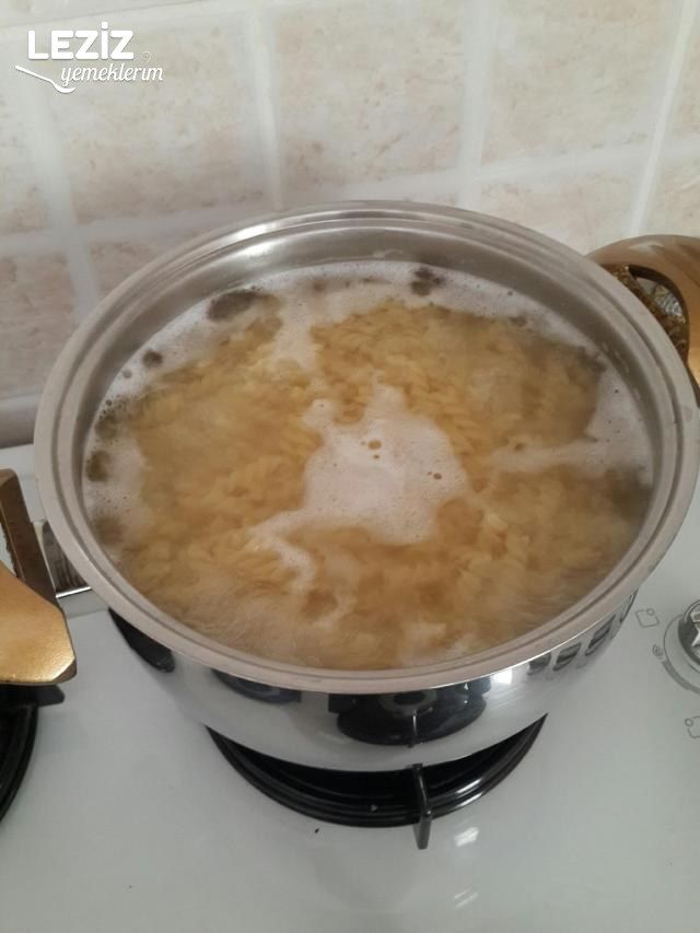 Yoğurtlu Makarna Salatası