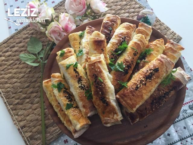 Artan Karnıyarık İçinden Kıymalı Börek