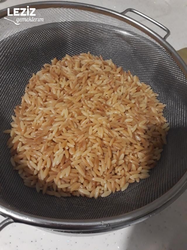 Leziz Arpa Şehriye Salatası