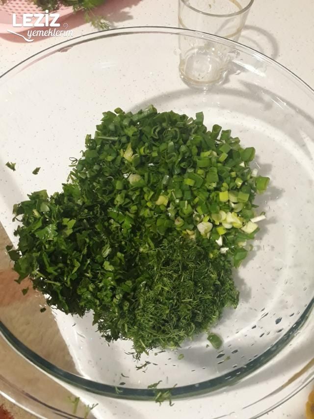 Leziz Arpa Şehriye Salatası