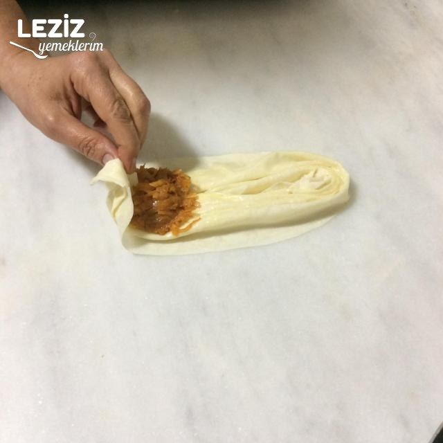 Yufkayla Midye Börek (Detaylı Resimli Anlatım)