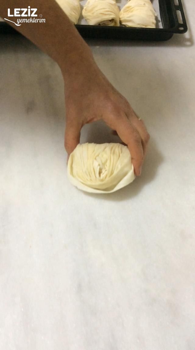 Yufkayla Midye Börek (Detaylı Resimli Anlatım)