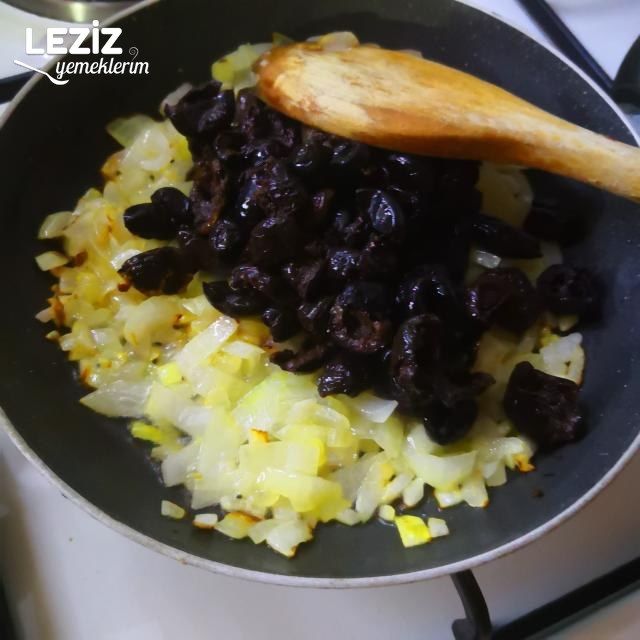 Nefis Zeytinli Çörek