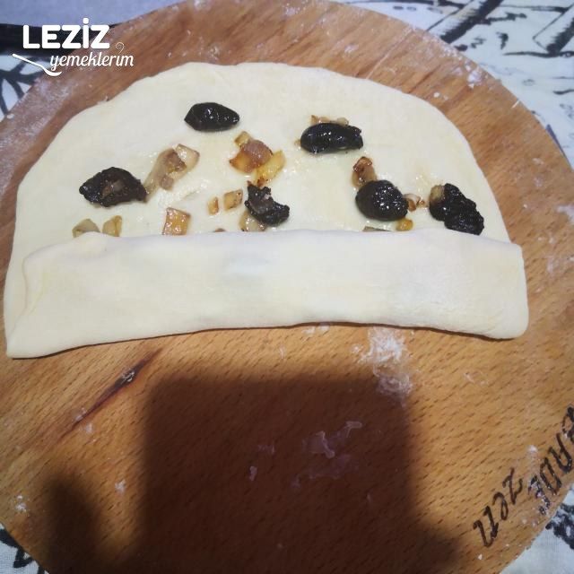 Nefis Zeytinli Çörek