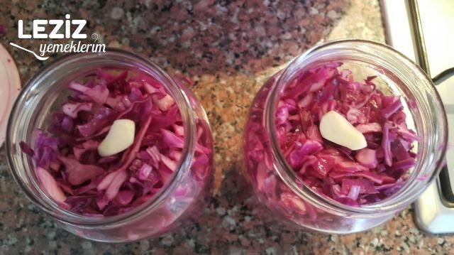 Mor Lahana Turşusu Nasıl Yapılır