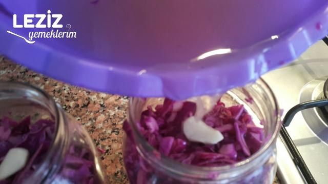Mor Lahana Turşusu Nasıl Yapılır