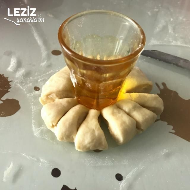 Çiçek Poğaça (Yoğurt Suyu İle Yapılmış)