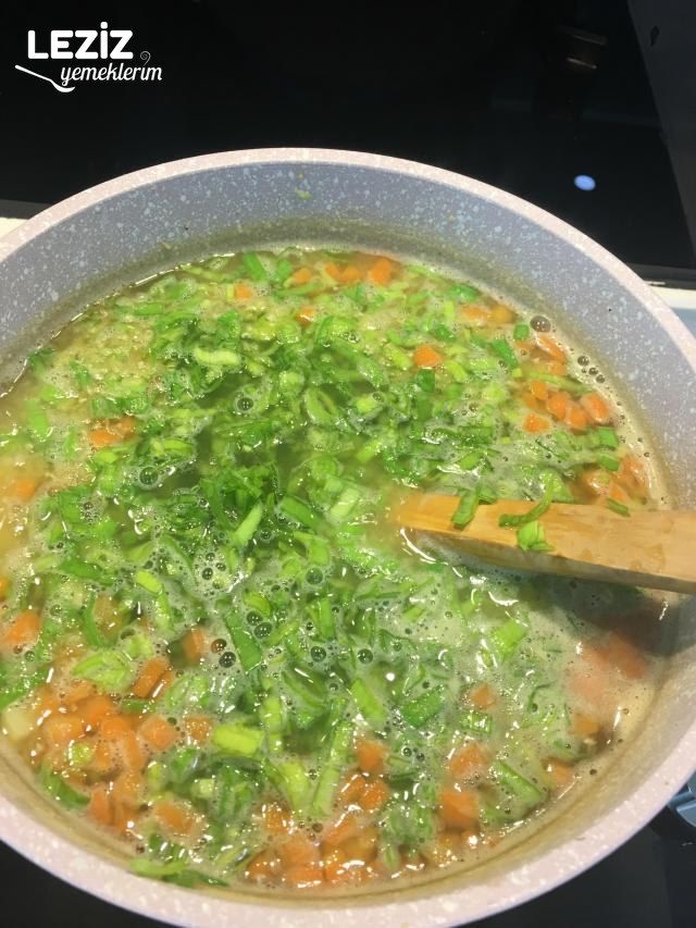 Pırasa Yapraklı Mercimek Çorbası